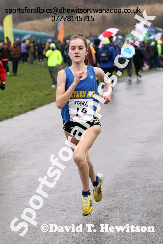 Lydia Turner (Birtley) leads the womens Royal Signals Relays, Hetton. Photo: David T. Hewitson/Sports for All Pics